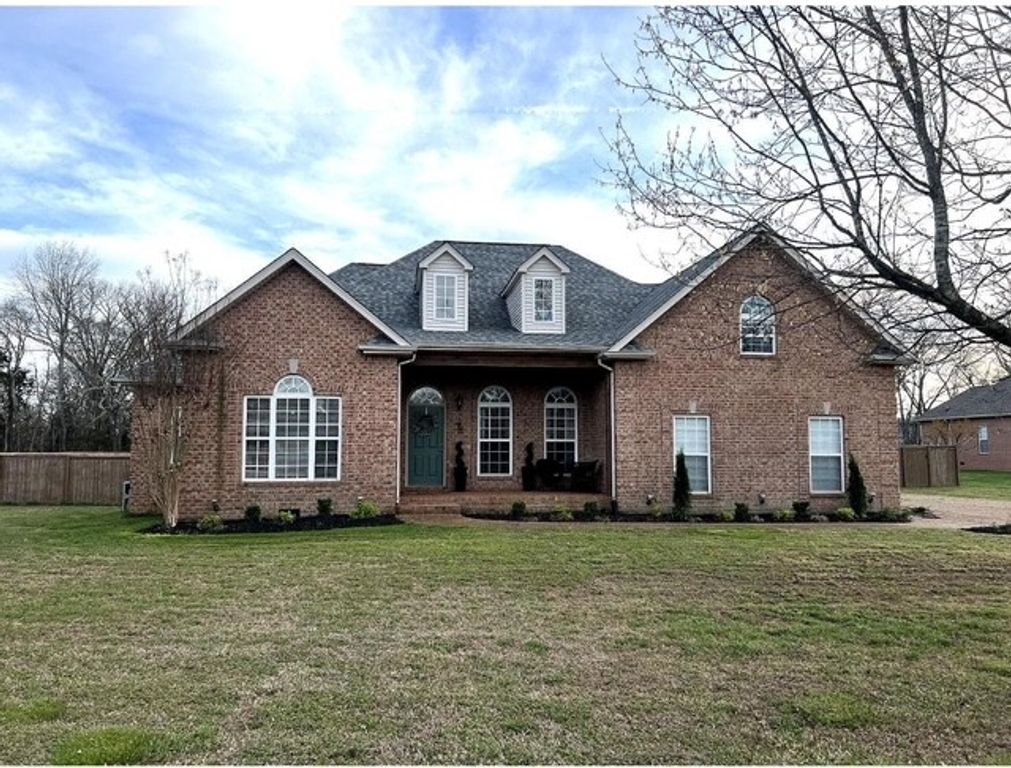 307 Barton Ferry Ct, Lebanon, TN 37087