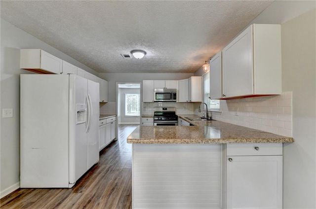 2300 Huntington Drive, Loganville, GA 30052