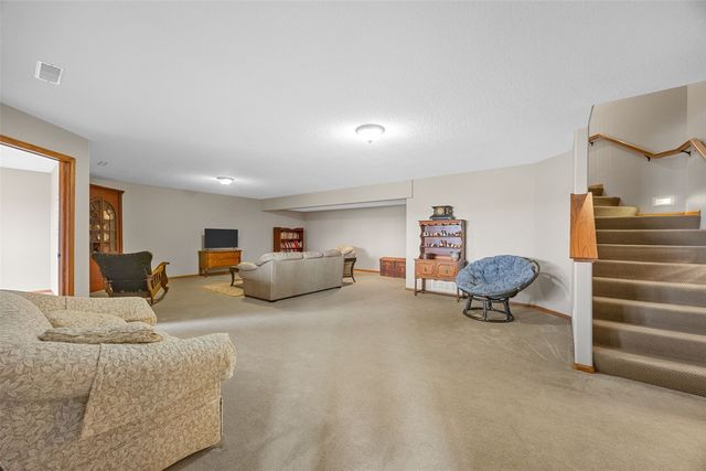 230 Windflower Lane, Solon, IA 52233