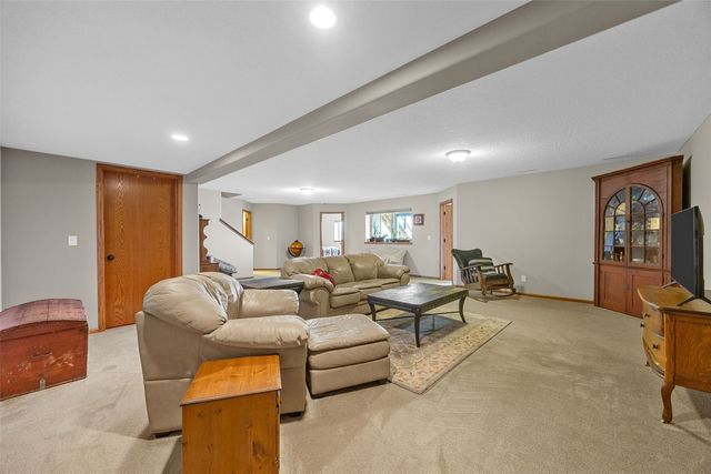 230 Windflower Lane, Solon, IA 52233