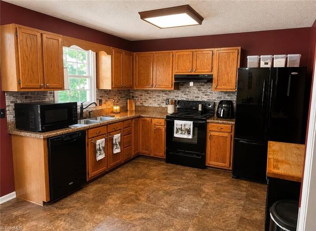 146 S Bridgewater Road, Mount Airy, NC 27030