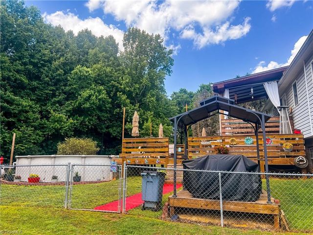 146 S Bridgewater Road, Mount Airy, NC 27030