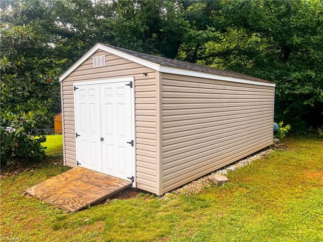 146 S Bridgewater Road, Mount Airy, NC 27030