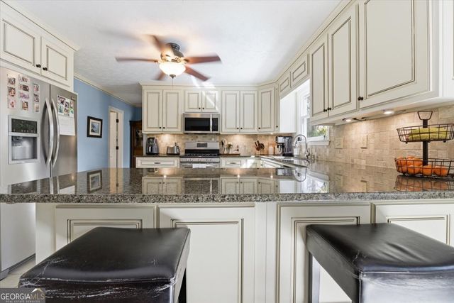 1033 Wash Lee Drive SW, Lilburn, GA 30047