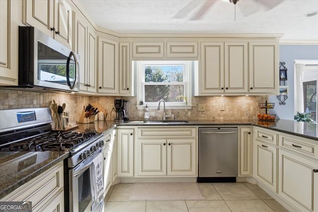 1033 Wash Lee Drive SW, Lilburn, GA 30047