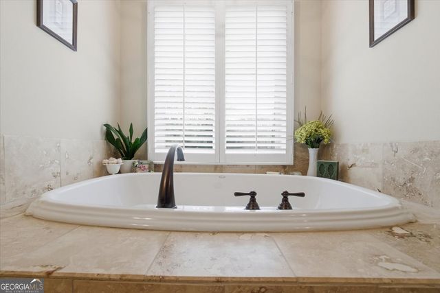 1033 Wash Lee Drive SW, Lilburn, GA 30047