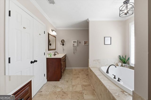 1033 Wash Lee Drive SW, Lilburn, GA 30047