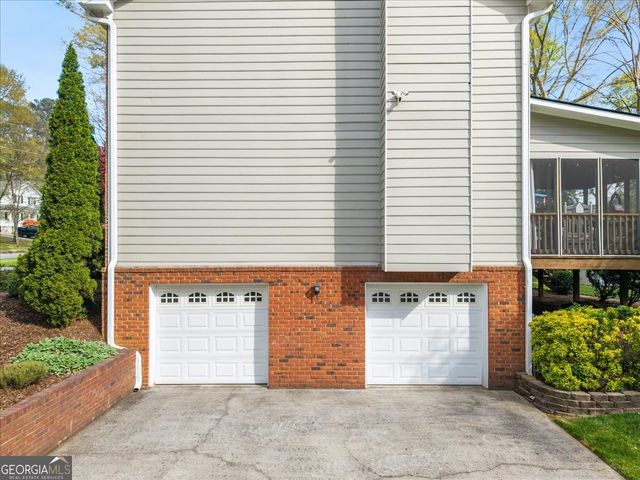 1033 Wash Lee Drive SW, Lilburn, GA 30047