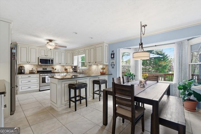 1033 Wash Lee Drive SW, Lilburn, GA 30047