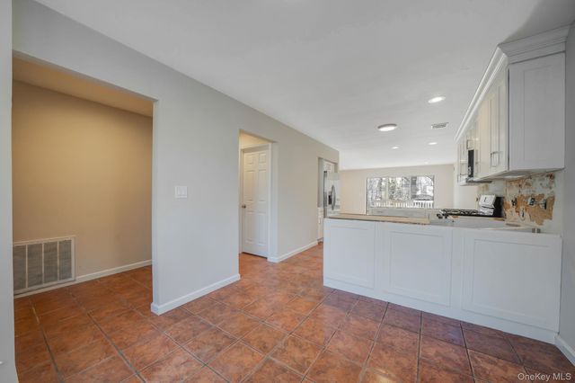 206 Dorado Court N, Middle Island, NY 11953