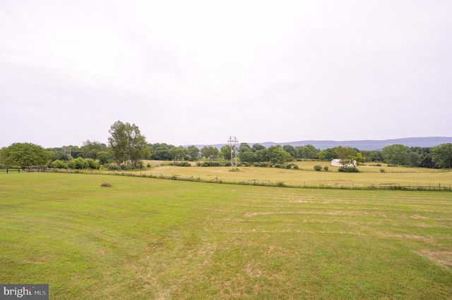 88 WINDSOR DR, Charles Town, WV 25414