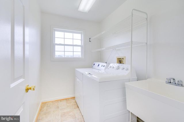 88 WINDSOR DR, Charles Town, WV 25414