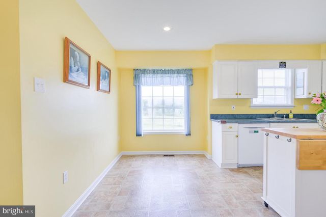 88 WINDSOR DR, Charles Town, WV 25414
