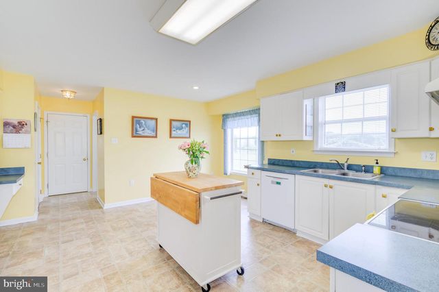 88 WINDSOR DR, Charles Town, WV 25414