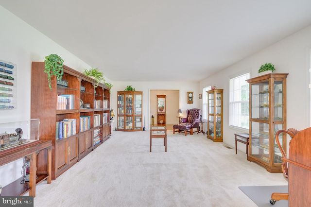 88 WINDSOR DR, Charles Town, WV 25414