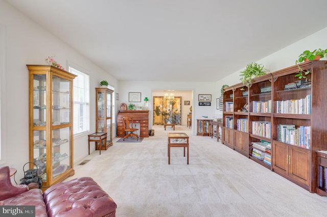 88 WINDSOR DR, Charles Town, WV 25414