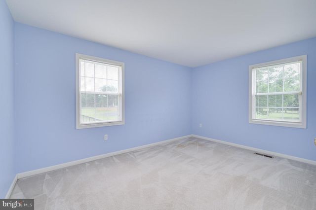 88 WINDSOR DR, Charles Town, WV 25414