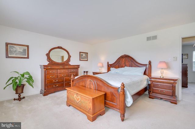 88 WINDSOR DR, Charles Town, WV 25414