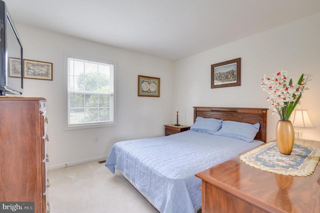 88 WINDSOR DR, Charles Town, WV 25414