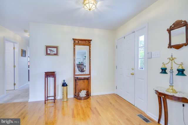 88 WINDSOR DR, Charles Town, WV 25414