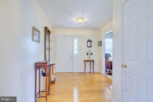 88 WINDSOR DR, Charles Town, WV 25414