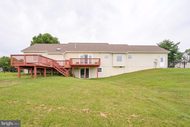 88 WINDSOR DR, Charles Town, WV 25414