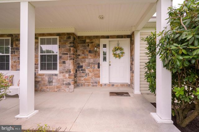 88 WINDSOR DR, Charles Town, WV 25414