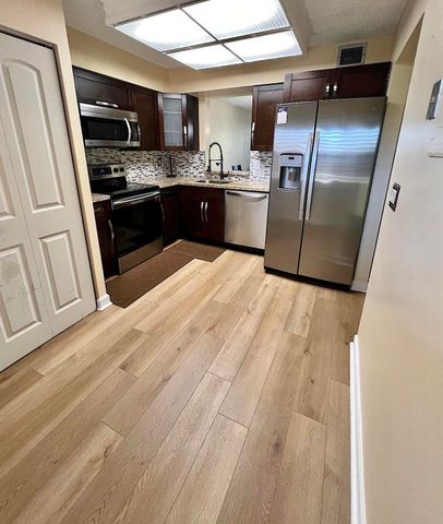 7320 Lake Cir Drive 204, Margate, FL 33063