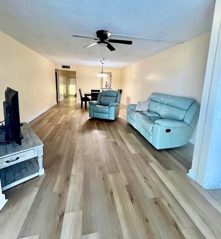 7320 Lake Cir Drive 204, Margate, FL 33063