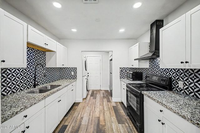 105 N LOS ROBLES Drive, Goodyear, AZ 85338