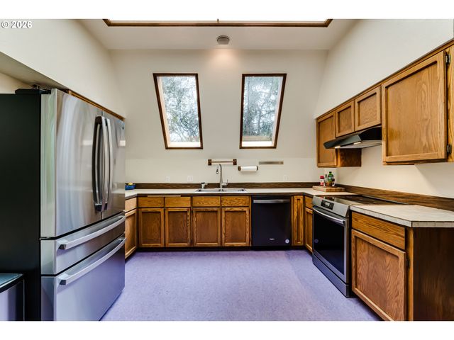 3087 WHITBECK Blvd, Eugene, OR 97405