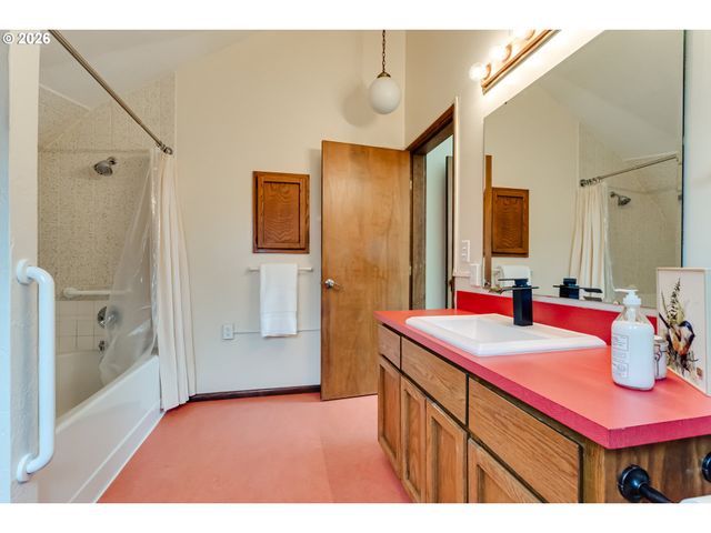 3087 WHITBECK Blvd, Eugene, OR 97405