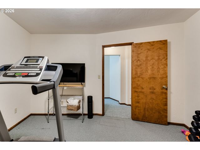 3087 WHITBECK Blvd, Eugene, OR 97405