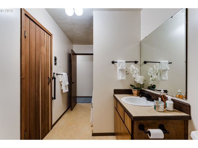 3087 WHITBECK Blvd, Eugene, OR 97405