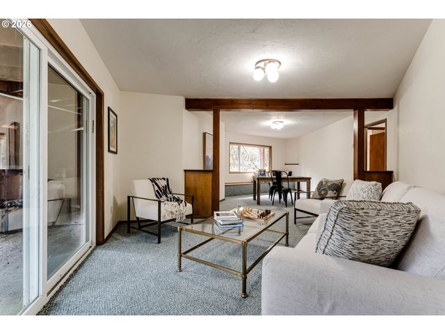 3087 WHITBECK Blvd, Eugene, OR 97405