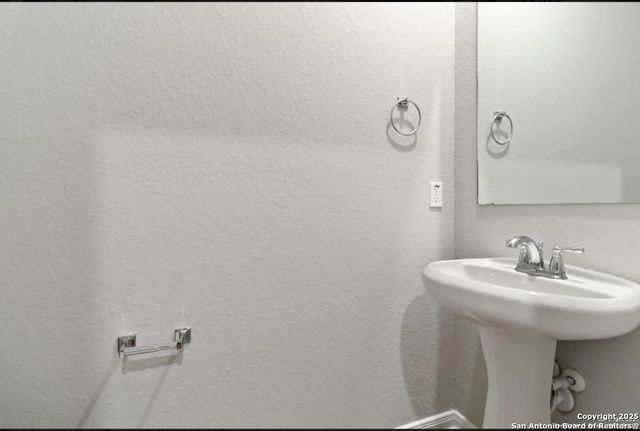 8339 Runner, San Antonio, TX 78249