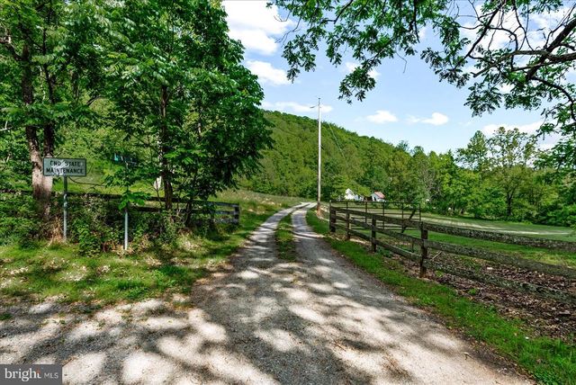 32 NEW MOON LN, Sperryville, VA 22740