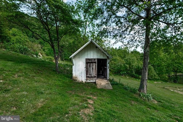 32 NEW MOON LN, Sperryville, VA 22740