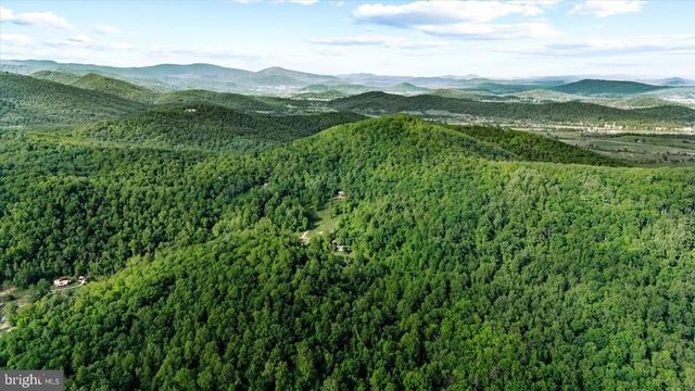 32 NEW MOON LN, Sperryville, VA 22740