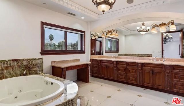 332 S Almont Drive, Beverly Hills, CA 90211