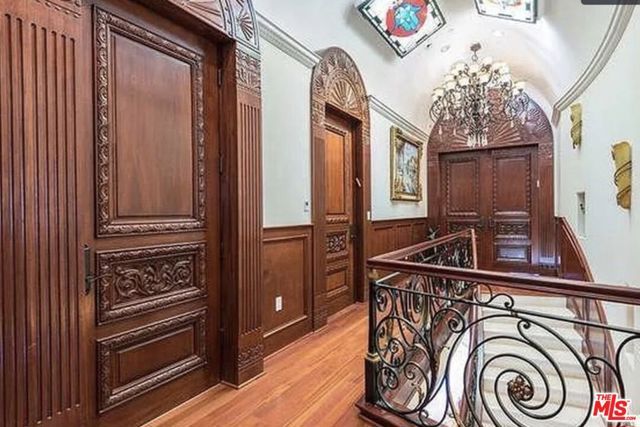 332 S Almont Drive, Beverly Hills, CA 90211