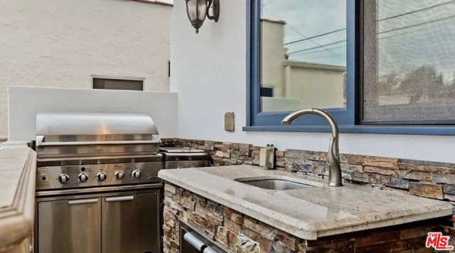 332 S Almont Drive, Beverly Hills, CA 90211