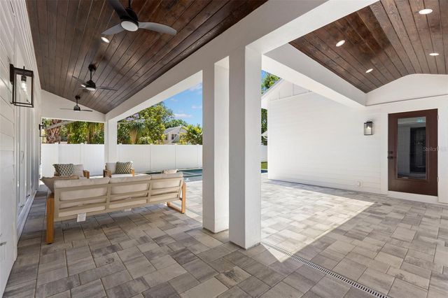 1100 8TH STREET N, St Petersburg, FL 33701