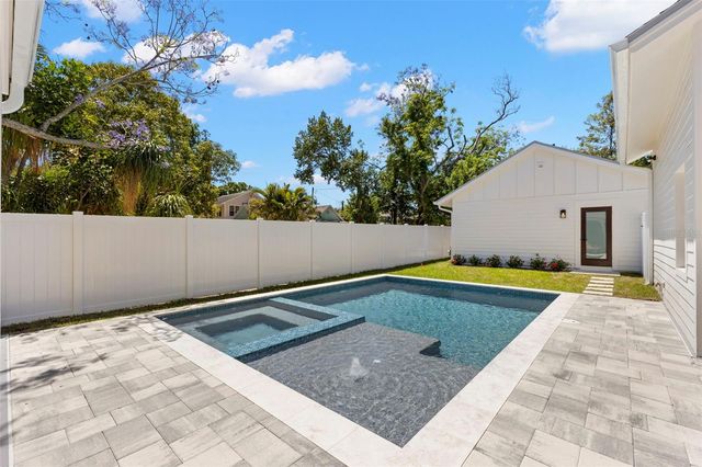 1100 8TH STREET N, St Petersburg, FL 33701