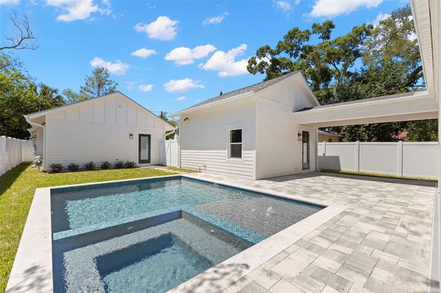 1100 8TH STREET N, St Petersburg, FL 33701