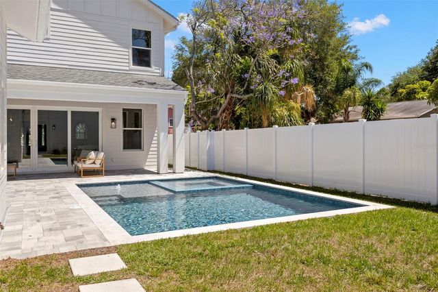 1100 8TH STREET N, St Petersburg, FL 33701
