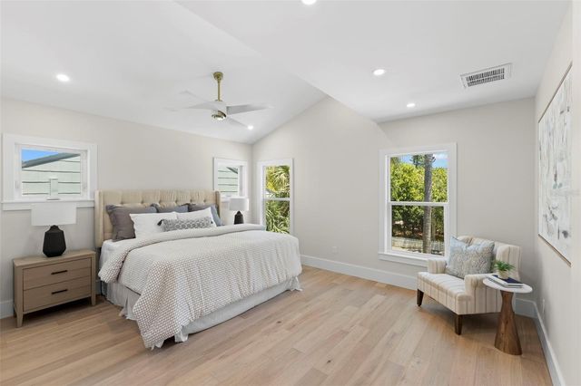 1100 8TH STREET N, St Petersburg, FL 33701