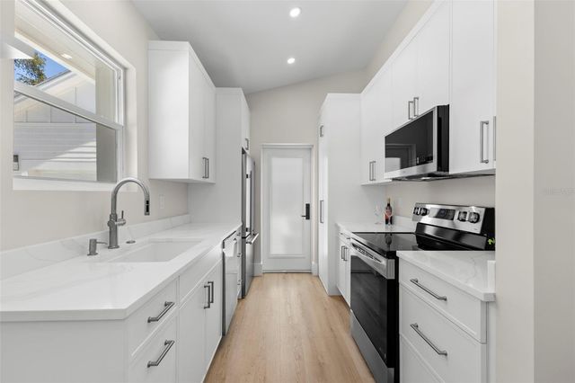 1100 8TH STREET N, St Petersburg, FL 33701