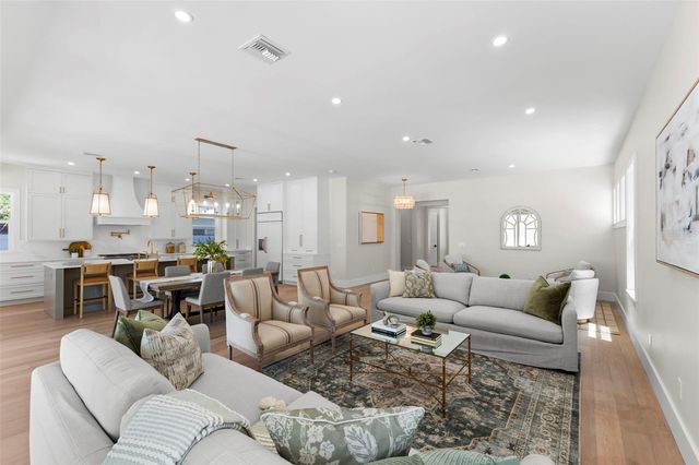 1100 8TH STREET N, St Petersburg, FL 33701