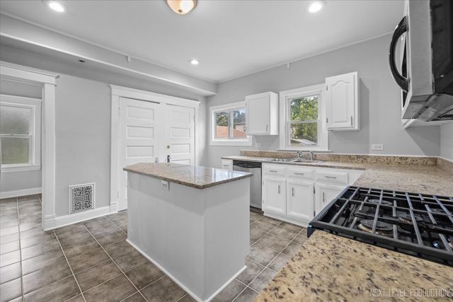 321 E Main Street E, Plano, IL 60545